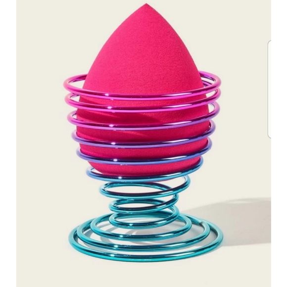 •LAST 1•Beauty Sponge Blender With Stand - Picture 2 of 4